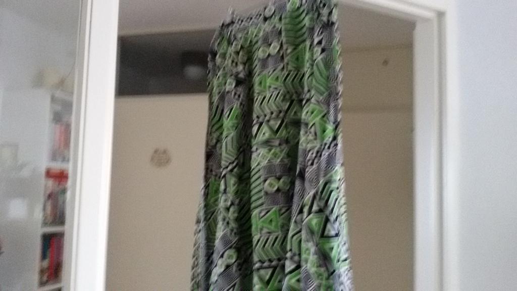 wijde rok € 7.50, Kleding | Dames, Rokken, Maat 38/40 (M), Overige kleuren, Ophalen of Verzenden, Zo goed als nieuw