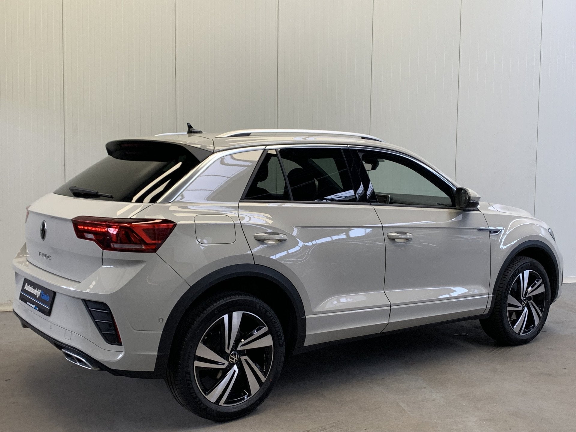 Volkswagen T-Roc 1.5 TSI R-Line 150PK IQ LIGHT-CAMERA-NAVI-A, Auto's, Volkswagen, 12 maanden, 1258 kg, 4 cilinders, Alcantara