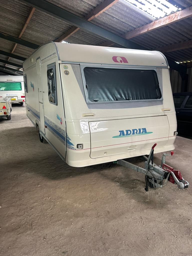 Adria 502up, Caravans en Kamperen, Rondzit, Frans bed, Schokbreker, Particulier