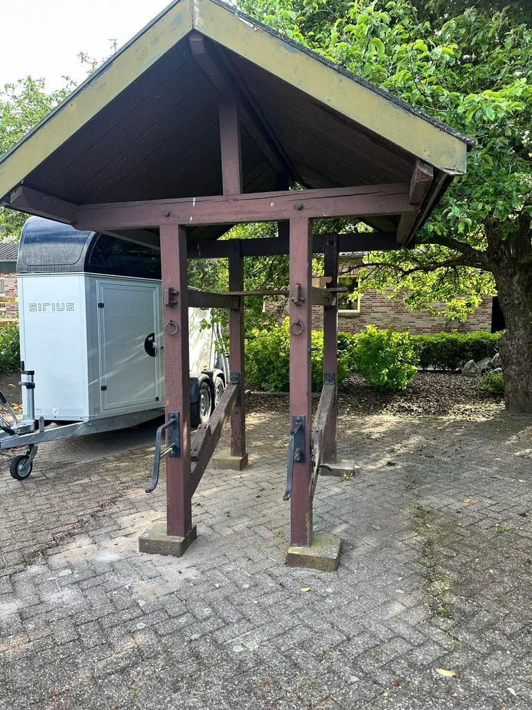 Behandelbox paarden, Ophalen