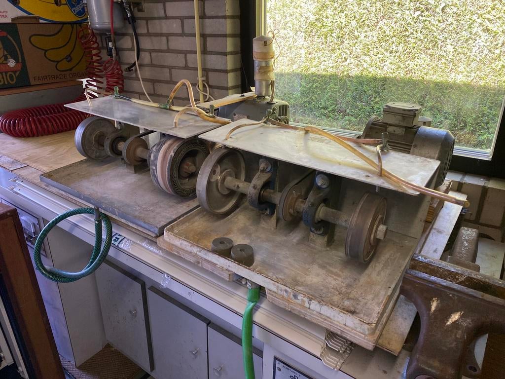 Twee edelsteen slijpmachines incl. toebehoren, Ophalen, Overige typen