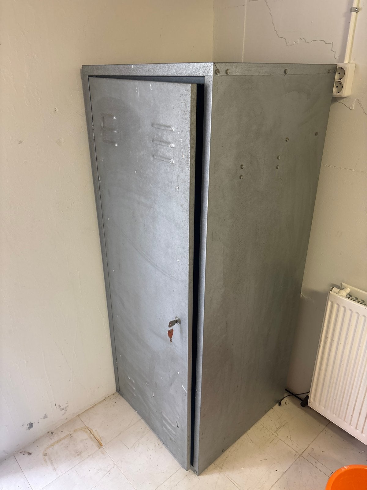 Zadelkast metaal 150x60x60 cm met slot en sleutels, Ophalen, Gebruikt, 50 tot 100 cm, Metaal