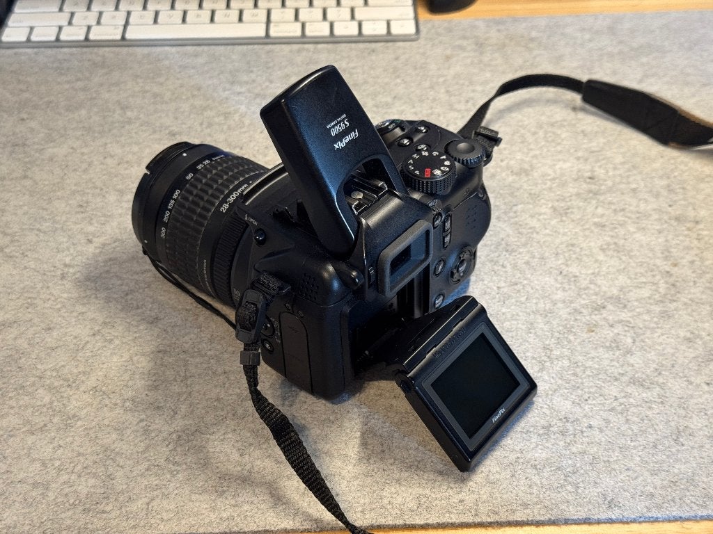 Foto 3 van Fujifilm FinePix S9500 Digital Camera - Goede staat