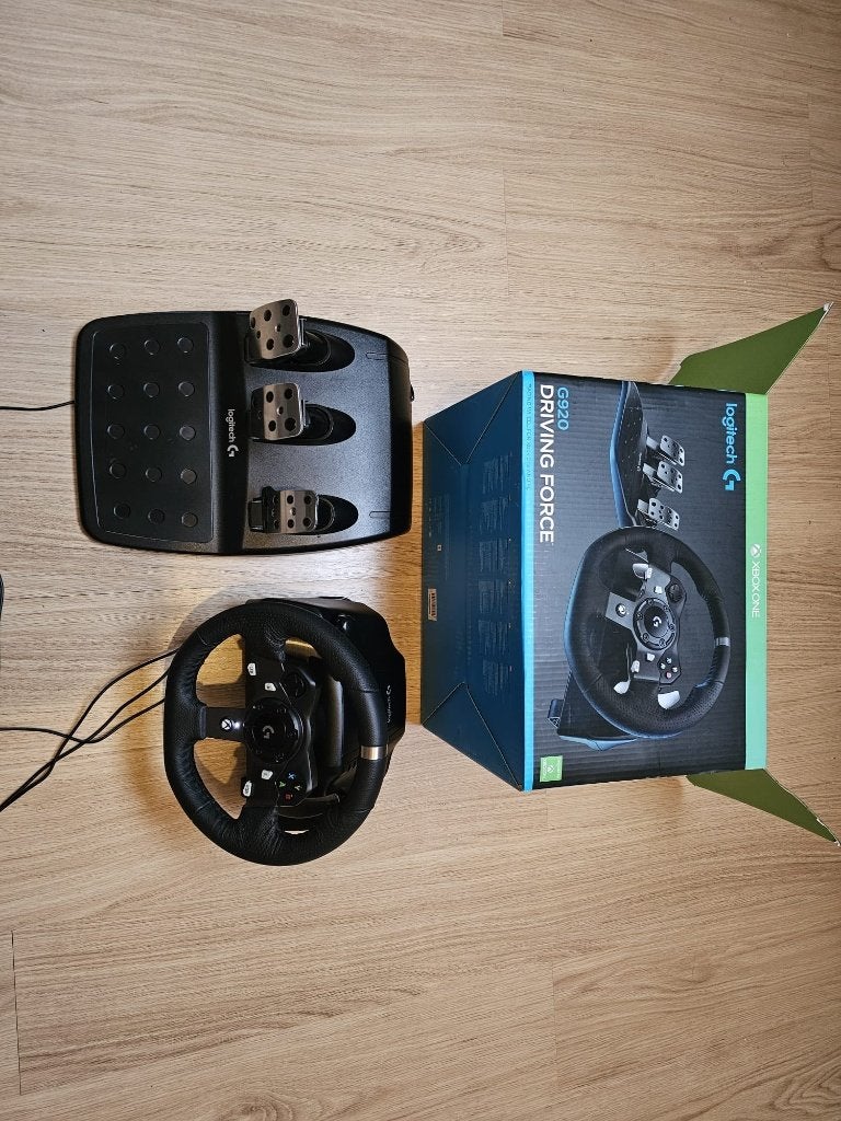 Logitech G920 Driving Force racestuur met pedalen, Spelcomputers en Games, Spelcomputers | Xbox | Accessoires, Ophalen of Verzenden