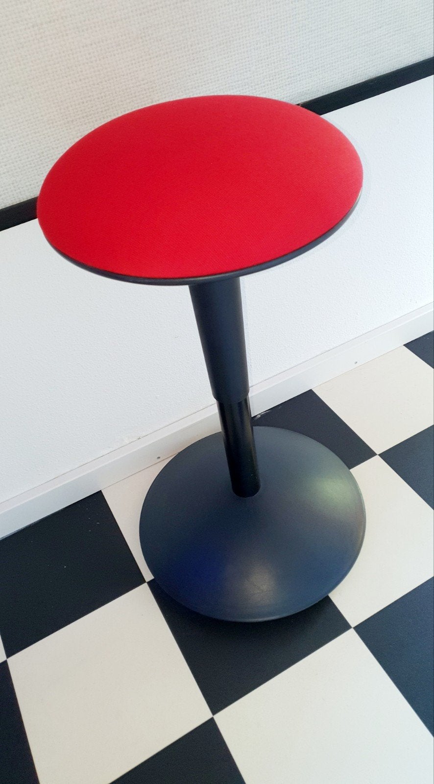 IKEA Vitamin stool NILSERIK wiebel kruk zit-stahulp, Ophalen, Kunststof, Zo goed als nieuw, Rood