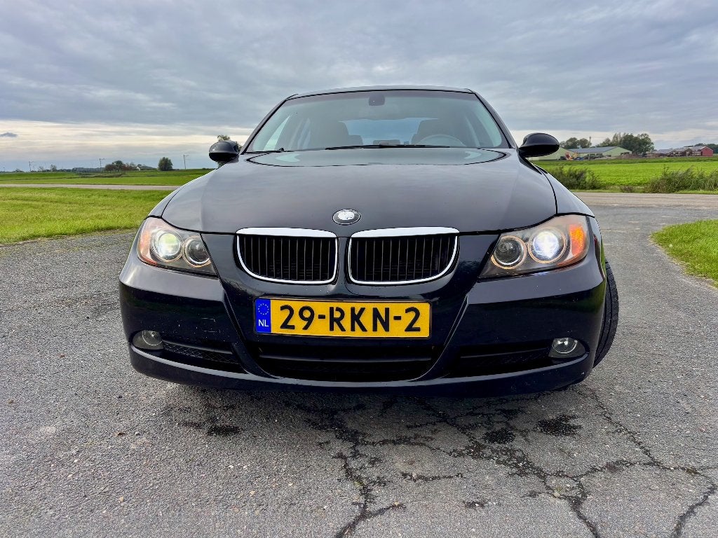 BMW 325i E90 2006 Zwart, Auto's, 1355 kg, Achterwielaandrijving, 258 pk, Bruin