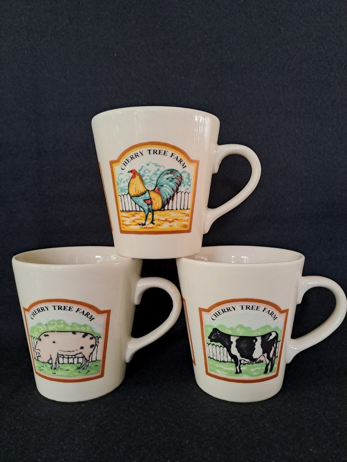 3 Vintage mokken met dieren "Cherry Tree Farm" van Tams, Landelijk/Boerenbont, Ophalen of Verzenden, Zo goed als nieuw, Kop(pen) en/of Schotel(s)