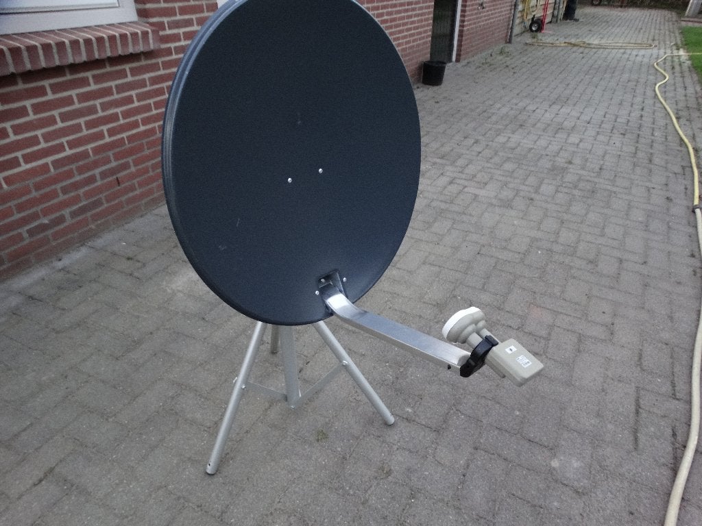 Schotelantenne set compleet, Ophalen, Zo goed als nieuw