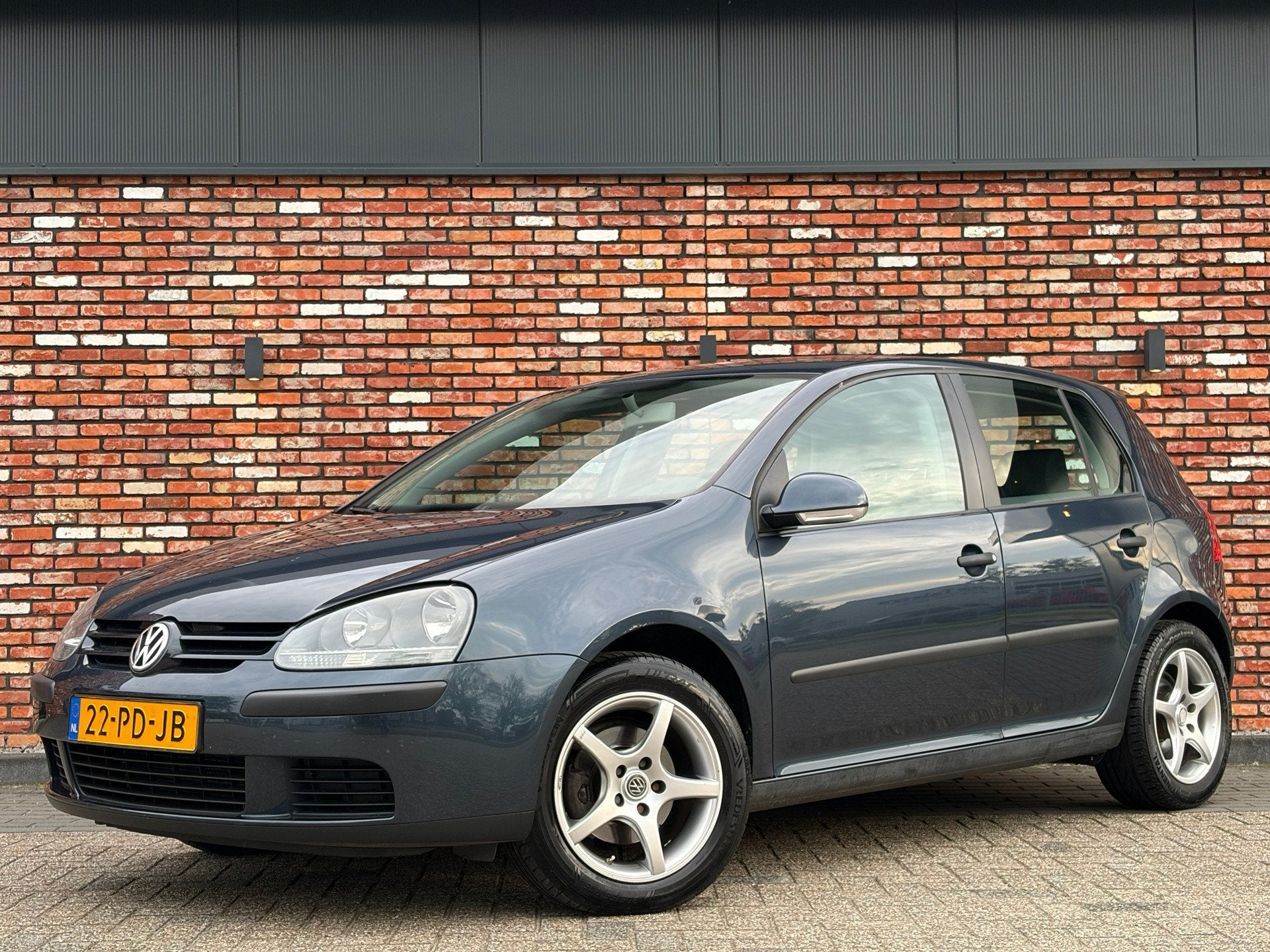 Volkswagen Golf 1.6 FSI Trendline Automaat Trekhaak Cruise E, Auto's, Stof, Gebruikt, Zwart, 4 cilinders