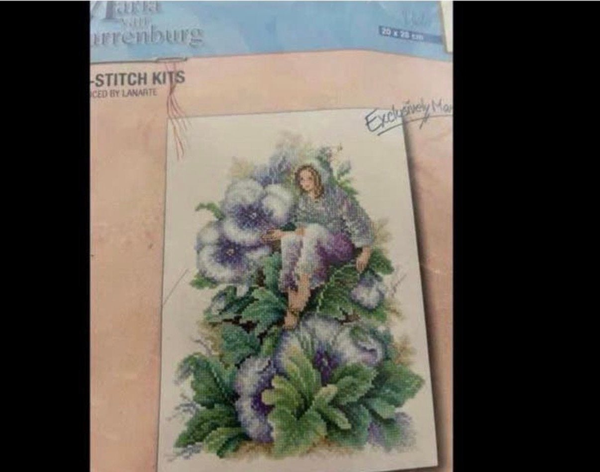 borduurpakket van Maria van Scharrenburg, genaamd "Violet", Hobby en Vrije tijd, Borduren en Borduurmachines, Ophalen of Verzenden