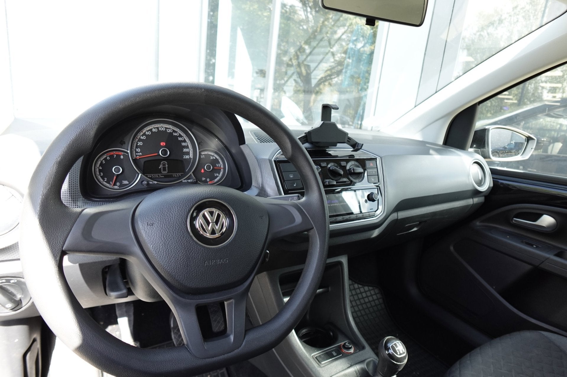 Volkswagen Up! 1.0 BMT high up! AIRCO BLUETOOTH STOELVERW., Auto's, Volkswagen, Stof, 840 kg, 4 stoelen, Zwart