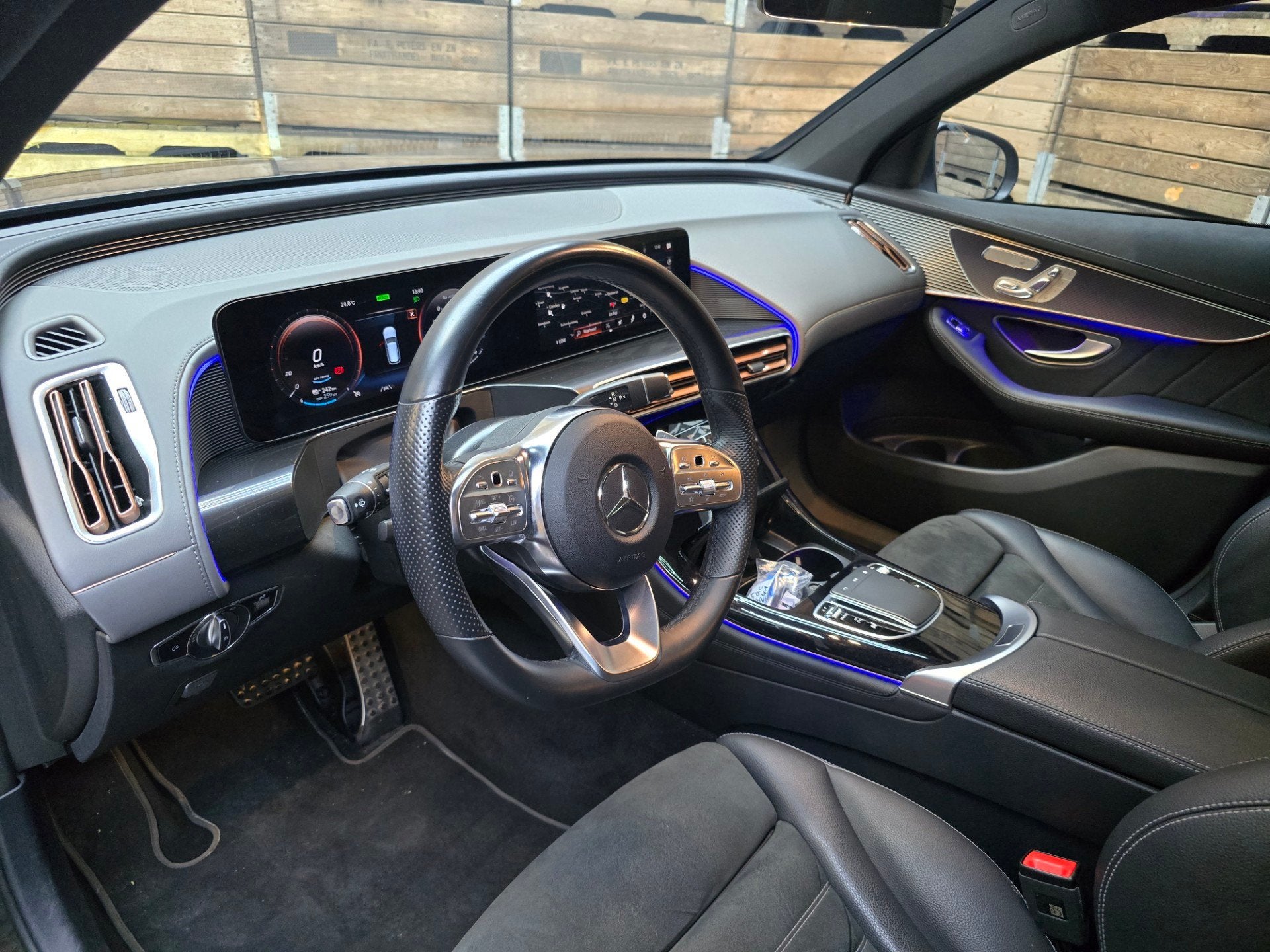 Mercedes-Benz EQC 400 4MATIC AMG Line 80 kWh Pano Advance Cl, Zwart, 2395 kg, 80 kWh, 1333 min