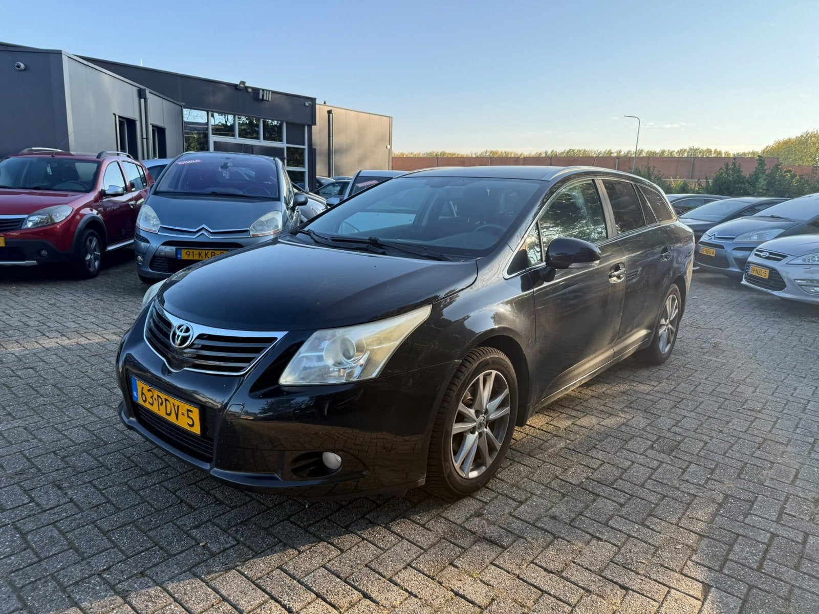 Toyota Avensis 1.6 Vvt-i Wagon 2011 Zwart LET KOPPELI SLIPT, Auto's, 15 km/l, Avensis, 4 cilinders, Origineel Nederlands