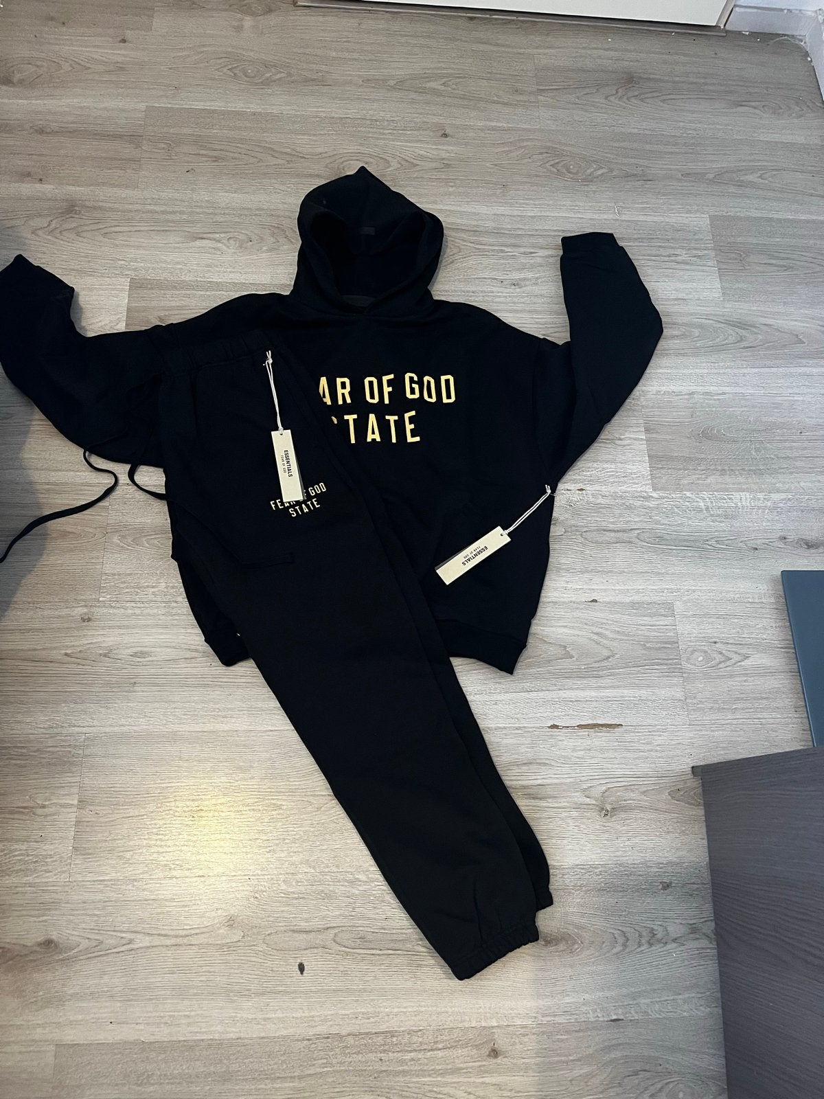 Fear of God Essentials Trainingspak Zwart Goud, Ophalen of Verzenden, Nieuw