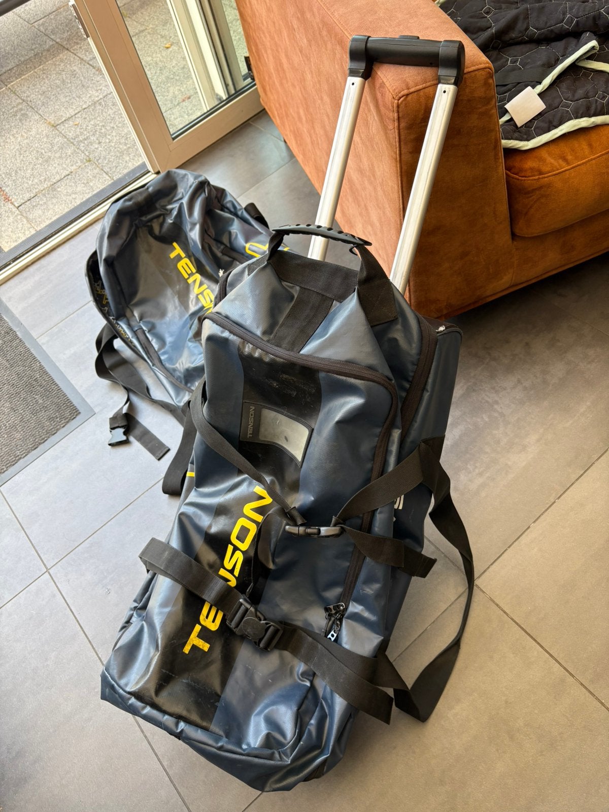 Twee Tenson 70liter rollende reistassen, Sieraden, Tassen en Uiterlijk, Tassen | Reistassen en Weekendtassen, Ophalen, Gebruikt