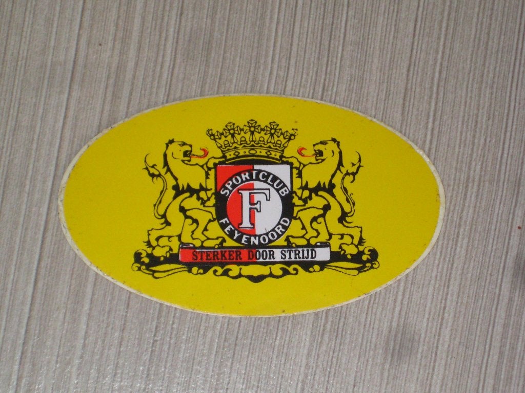 oude sticker feyenoord (vlgnr 32) sterker door strijd, Ophalen of Verzenden, Zo goed als nieuw, Feyenoord, Poster, Plaatje of Sticker