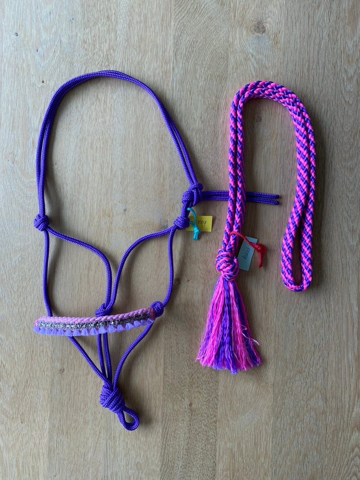 Nieuw Arabian Touwhalster + neckrope Roze Paars maat Pony, Dieren en Toebehoren, Overige disciplines, Nieuw, Halster, Paars