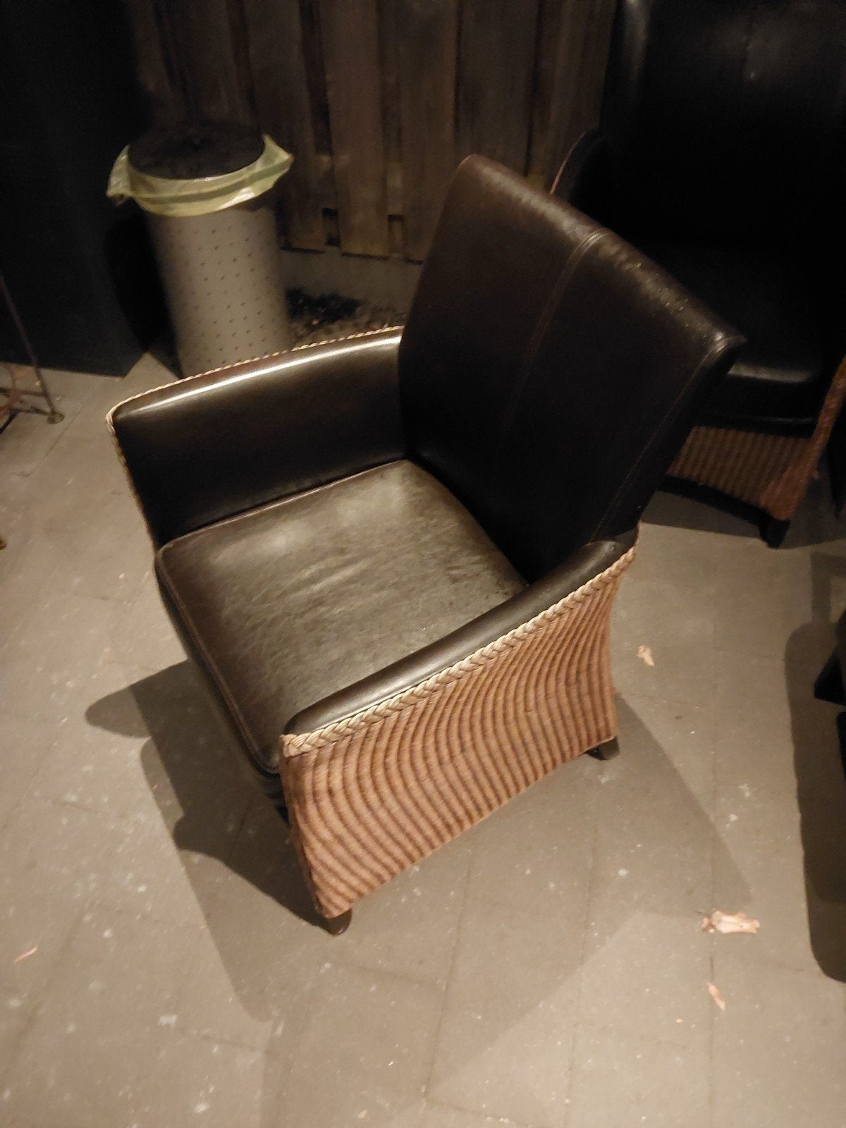 2 Loom furniture stoelen.  Zgan., Ophalen of Verzenden, Zo goed als nieuw, Bruin