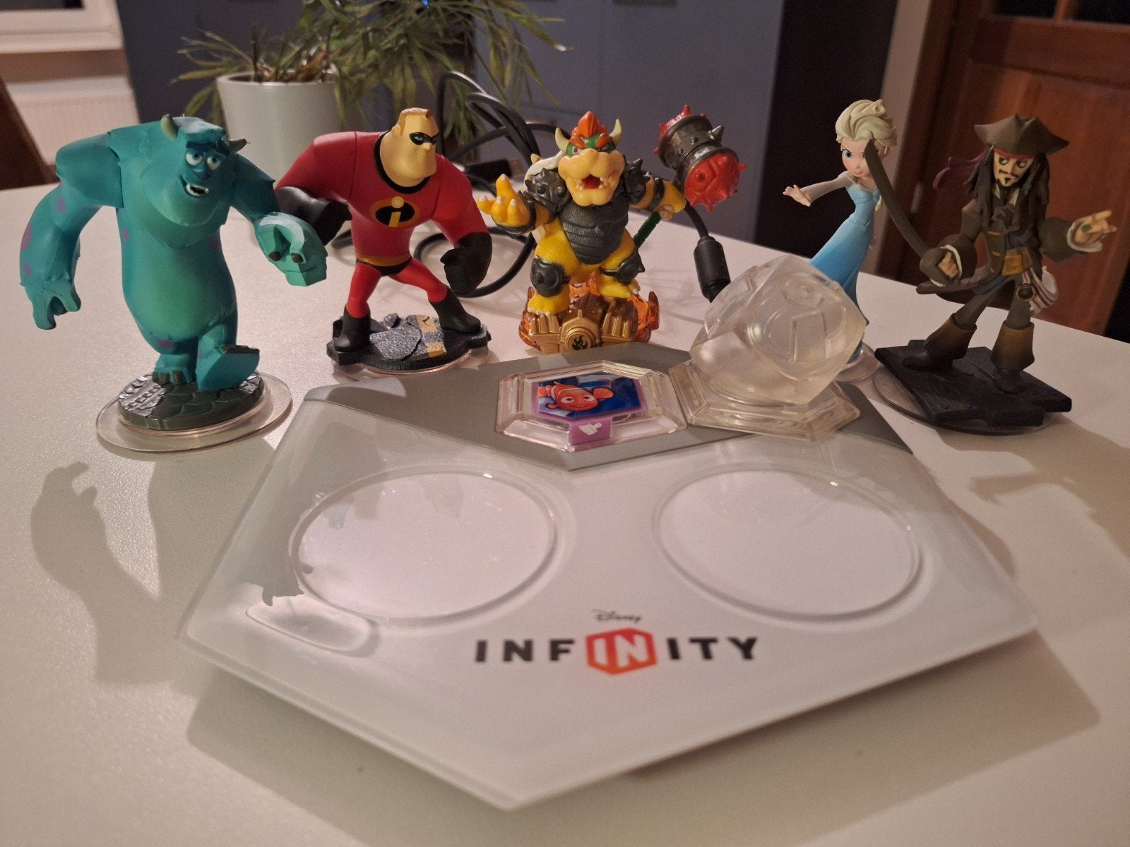 5x Disney Infinity figuren + launch board, Avontuur en Actie, 2 spelers, Ophalen of Verzenden, Zo goed als nieuw