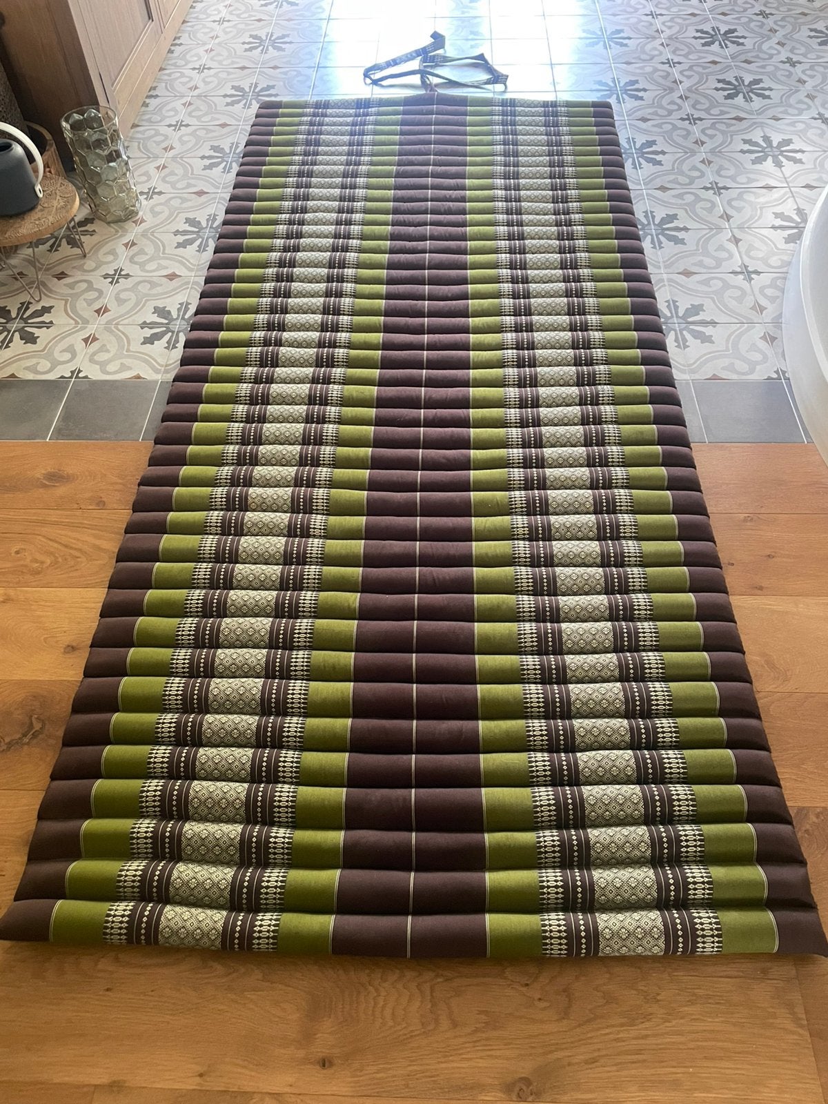 Thaise massagemat - groen/bruin - 250cm/110cm, Sport en Fitness, Massageproducten, Ophalen, Zo goed als nieuw, Apparaat