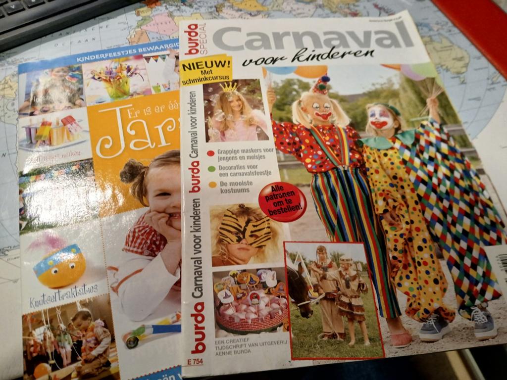 "Carnaval voor kinderen" en "Kinderfeestjes bewaargids", Ophalen of Verzenden, Zo goed als nieuw, Jongen of Meisje