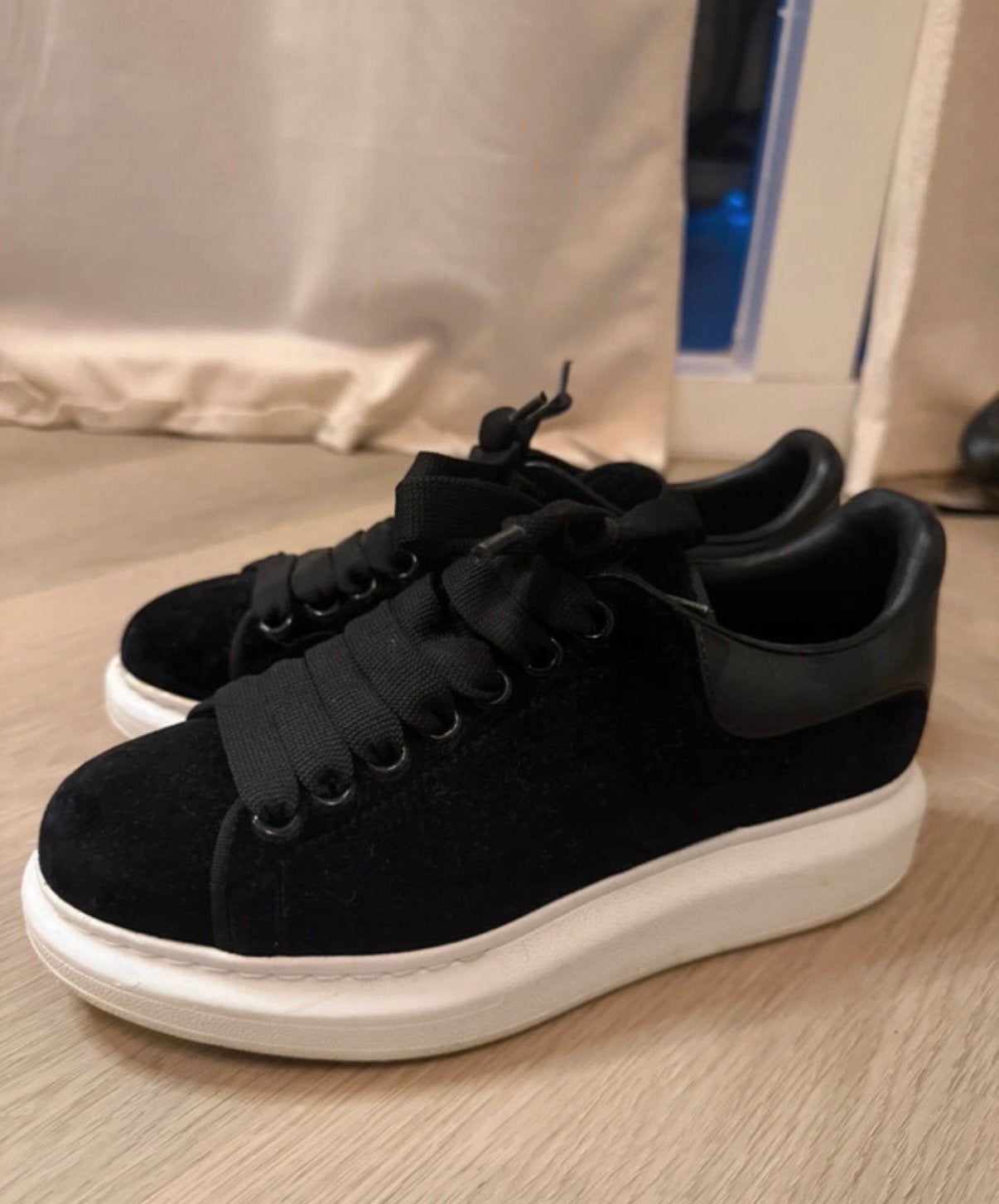 Alexander McQueen sneakers zwart maat 36, Zwart, Ophalen of Verzenden, Sneakers of Gympen, Gedragen