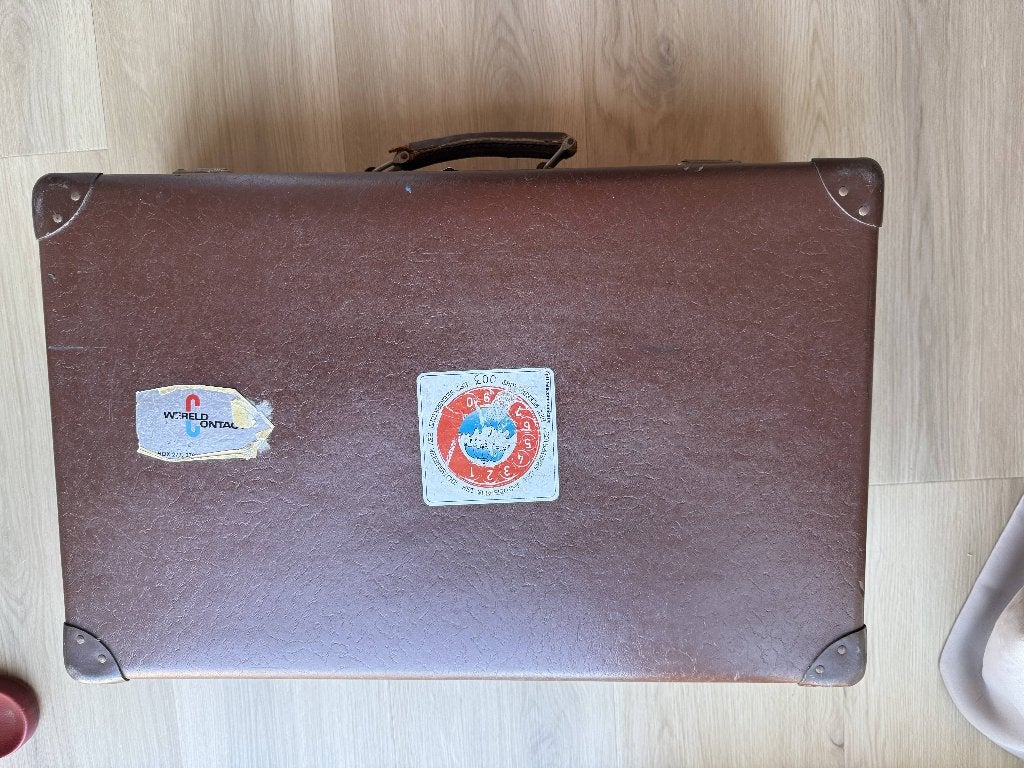 Vintage reiskoffer jaren 50/60 – bruin – originele stickers, Ophalen of Verzenden, Gebruikt, Meerdere stickers