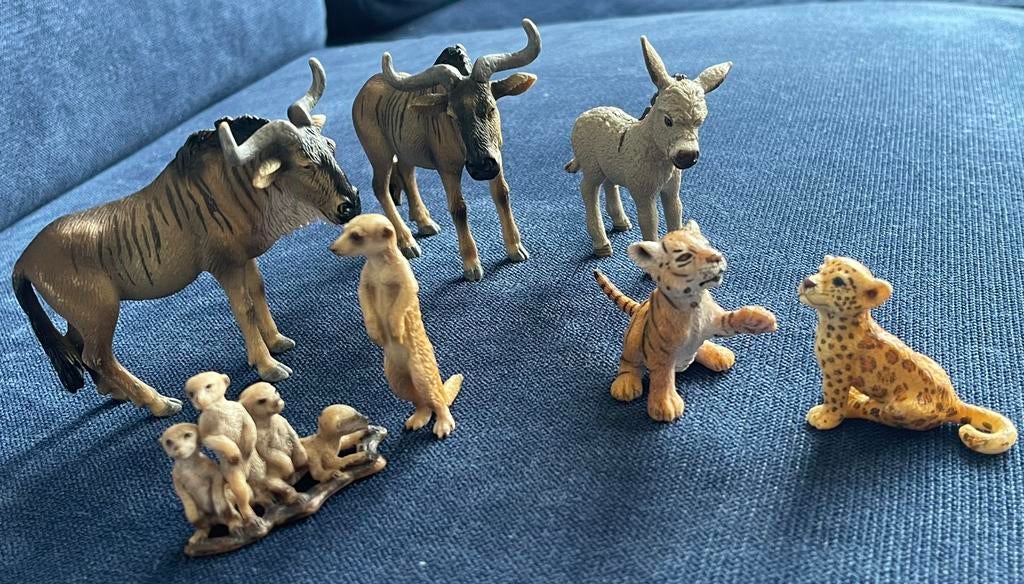 Schleich tijgerwelp luipaardwelp stokstaartjes ezel gnoes, Verzamelen, Dierenverzamelingen, Ophalen of Verzenden, Zo goed als nieuw