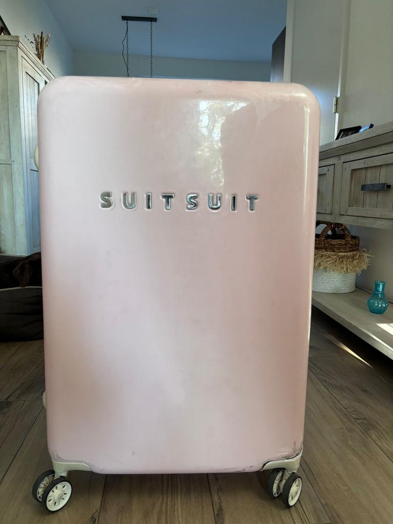 Roze SuitSuit koffer met schade aan 1 wiel, 76 x 51 x 28 cm, Sieraden, Tassen en Uiterlijk, Koffers, Gebruikt, Hard kunststof