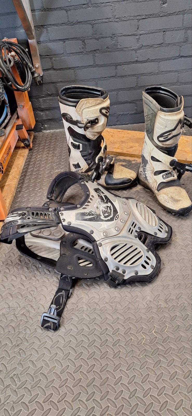 Crosslaarzen Alpinestars maat 11 en Bodyprotector, Motoren, Heren, Ophalen of Verzenden, Alpinestars, Laarzen