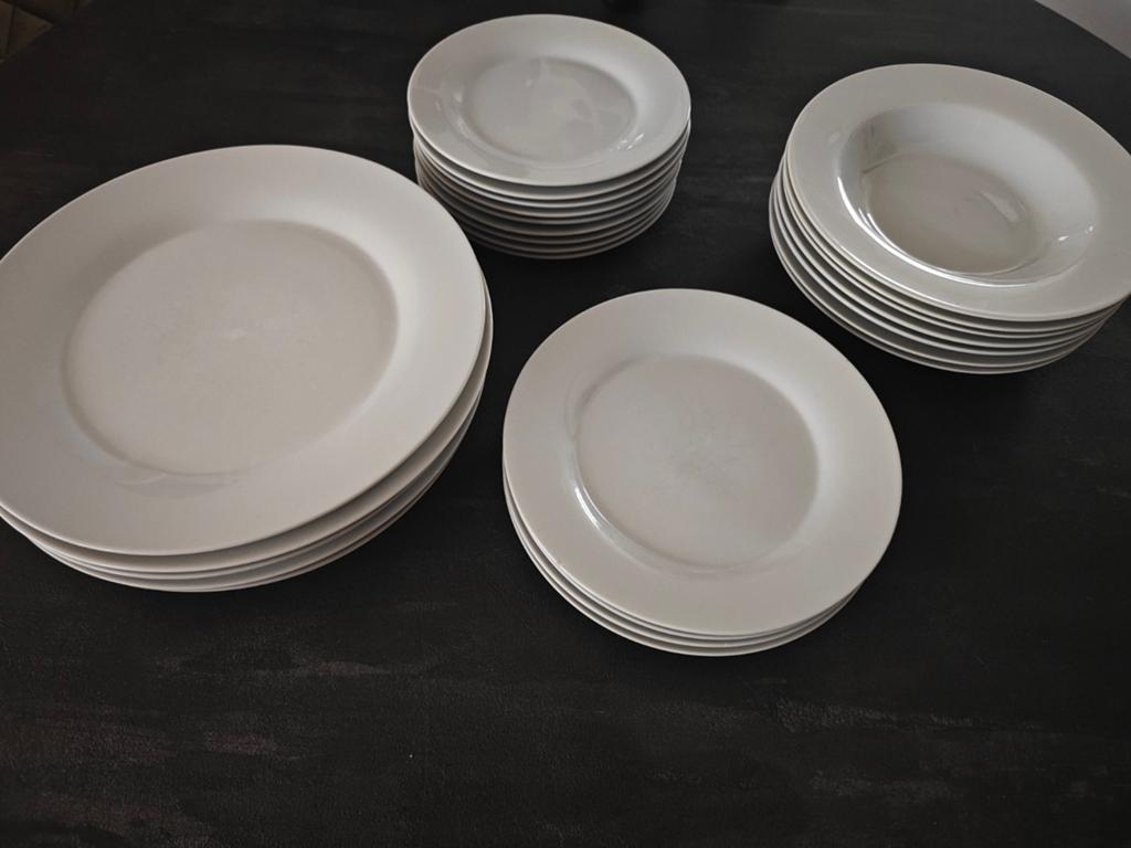 Wit porseleinen servies en IKEA kommetjes, Huis en Inrichting, Ophalen, Gebruikt, Porselein, Overige stijlen