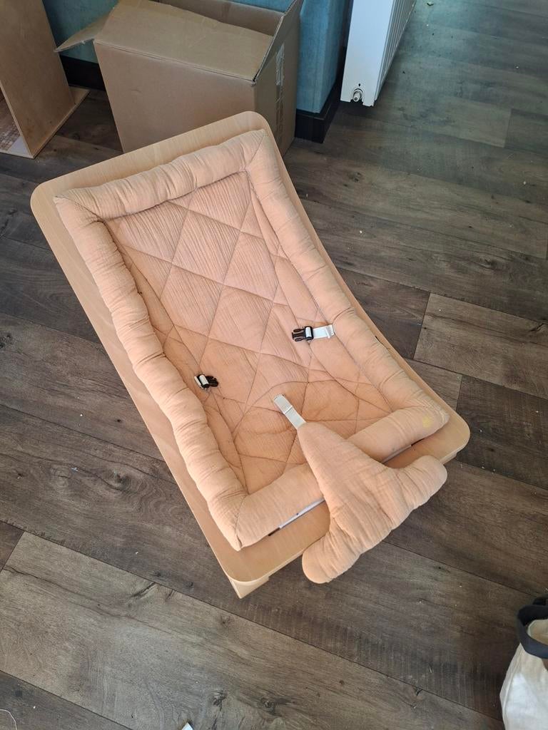 Houten wipstoel met zachte bekleding, Gebruikt, Wipstoel, Met gordel(s) of riempje(s), Ophalen