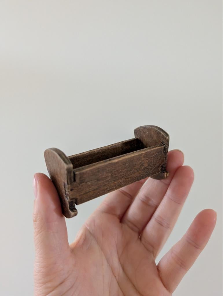 Miniatuur houten wiegje voor poppenhuis of decoratie, Ophalen of Verzenden, Gebruikt, Overige typen