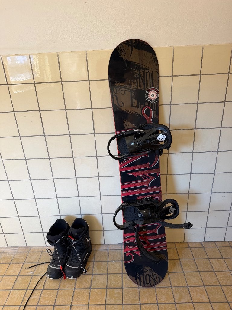 Rossignol Snowboard (incl binders en schoenen), Sport en Fitness, Snowboarden, Ophalen, Zo goed als nieuw, Board