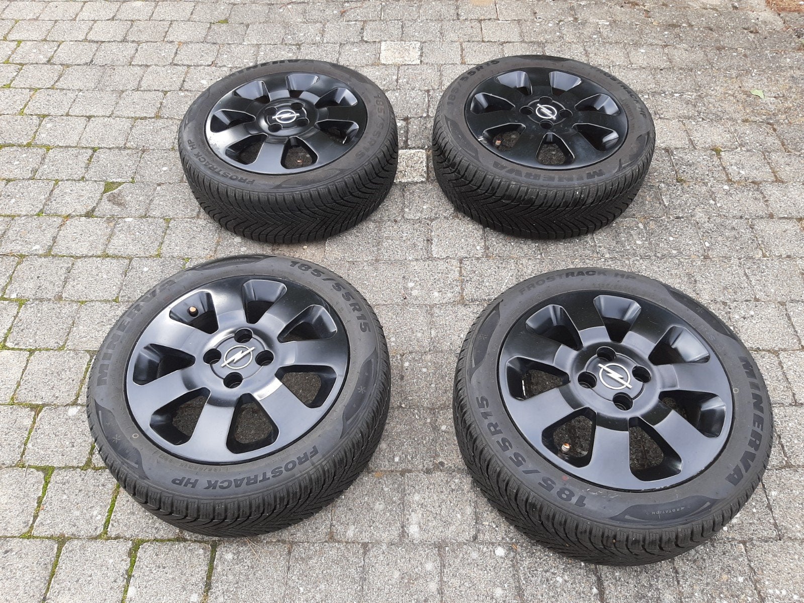 Originele Opelvelgen 15inch (Mat zwart) Inc. Winterbanden, Ophalen