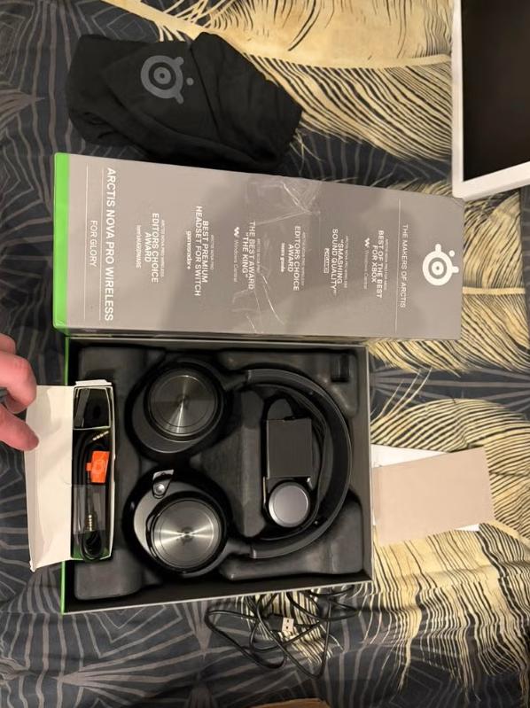 Steelseries Arctis Nova Pro Wireless headset (XBOX) ZGAN, Computers en Software, Headsets, Steelseries Artics Pro, Mute-functie