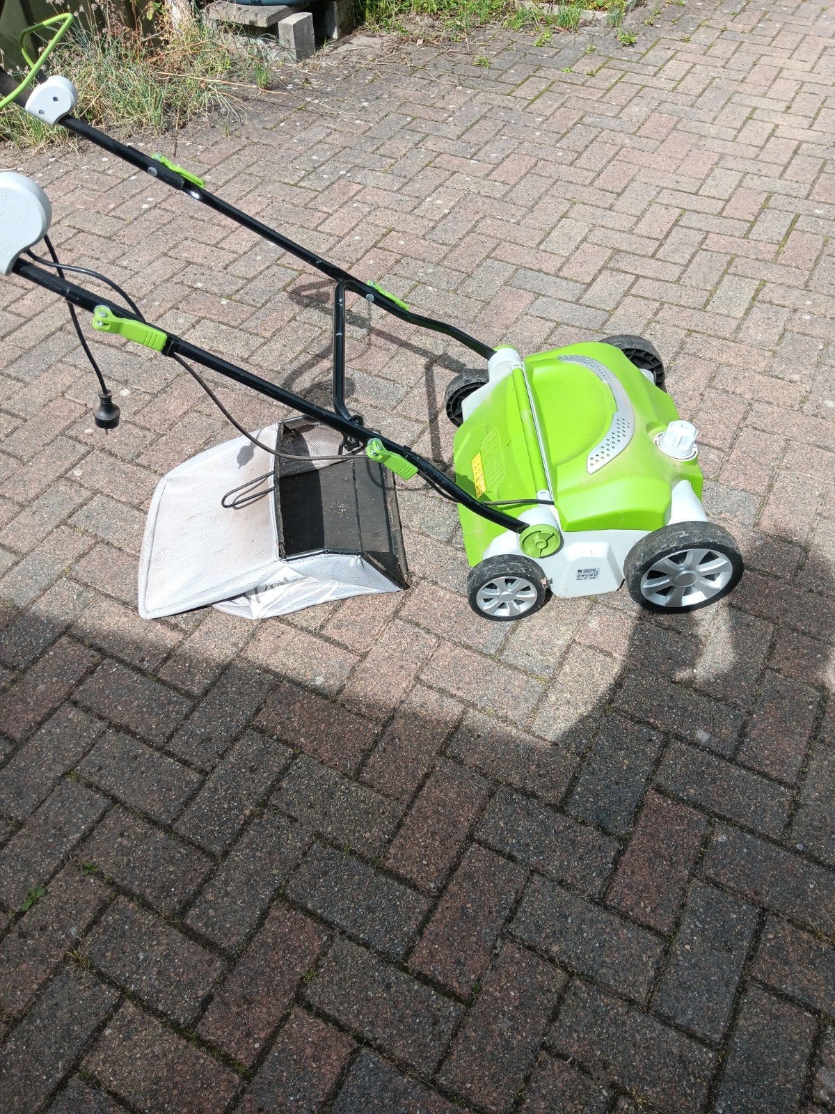 Electrische verticuteermachine, Tuin en Terras, Verticuteermachines, Ophalen of Verzenden, Gebruikt, Elektrisch