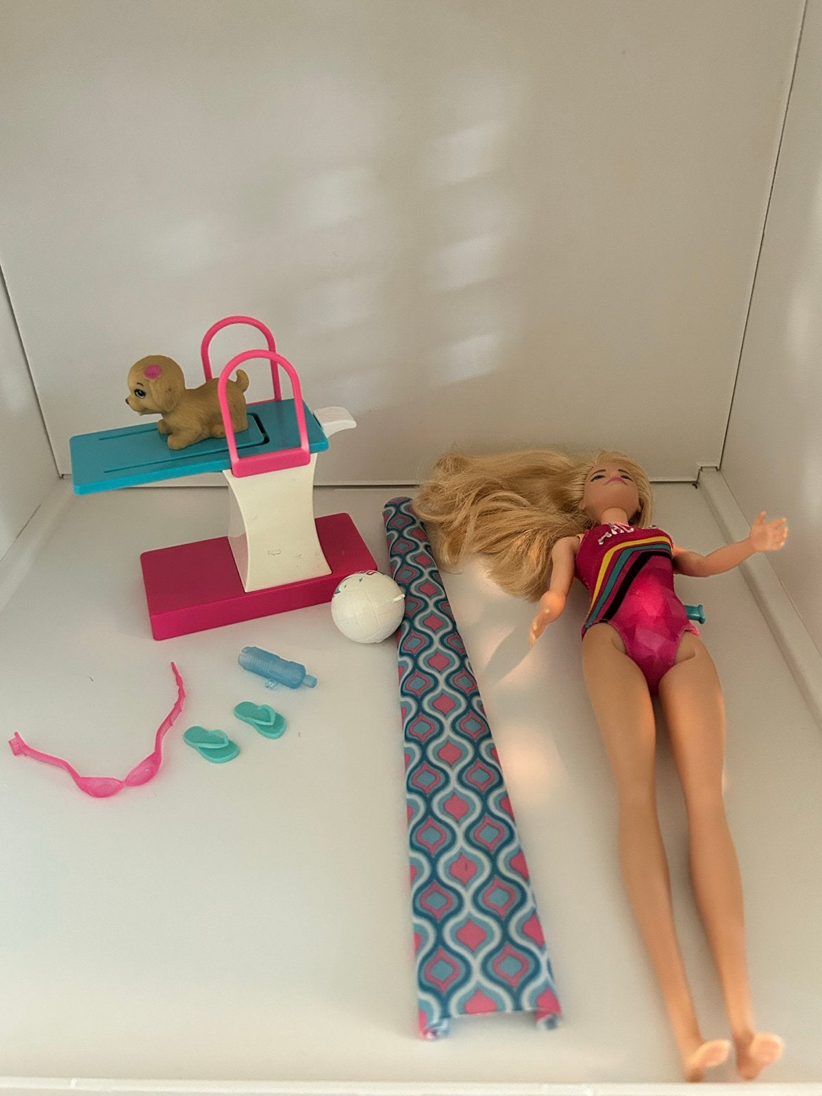 Barbie met duikplank, hondje en accessoires, Ophalen, Gebruikt, Barbie