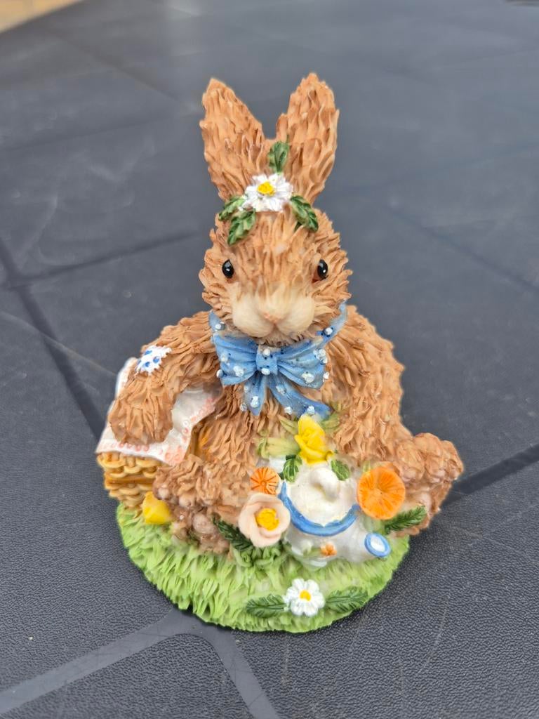 Schattig Paas Konijntje Beeldje met Bloemen en Mandje, Ophalen of Verzenden