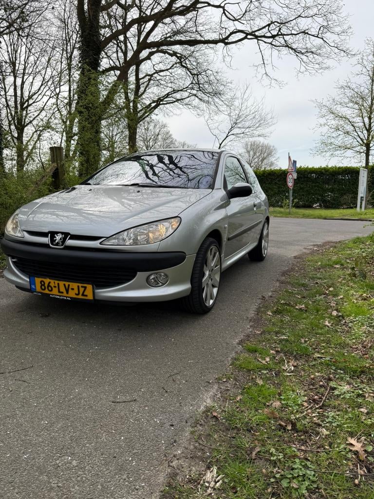 Peugeot 206 1.6 16V Gentry 3D | Leer | Trekhaak, Auto's, Voorwielaandrijving, 15 km/l, 40 €/maand, Zwart