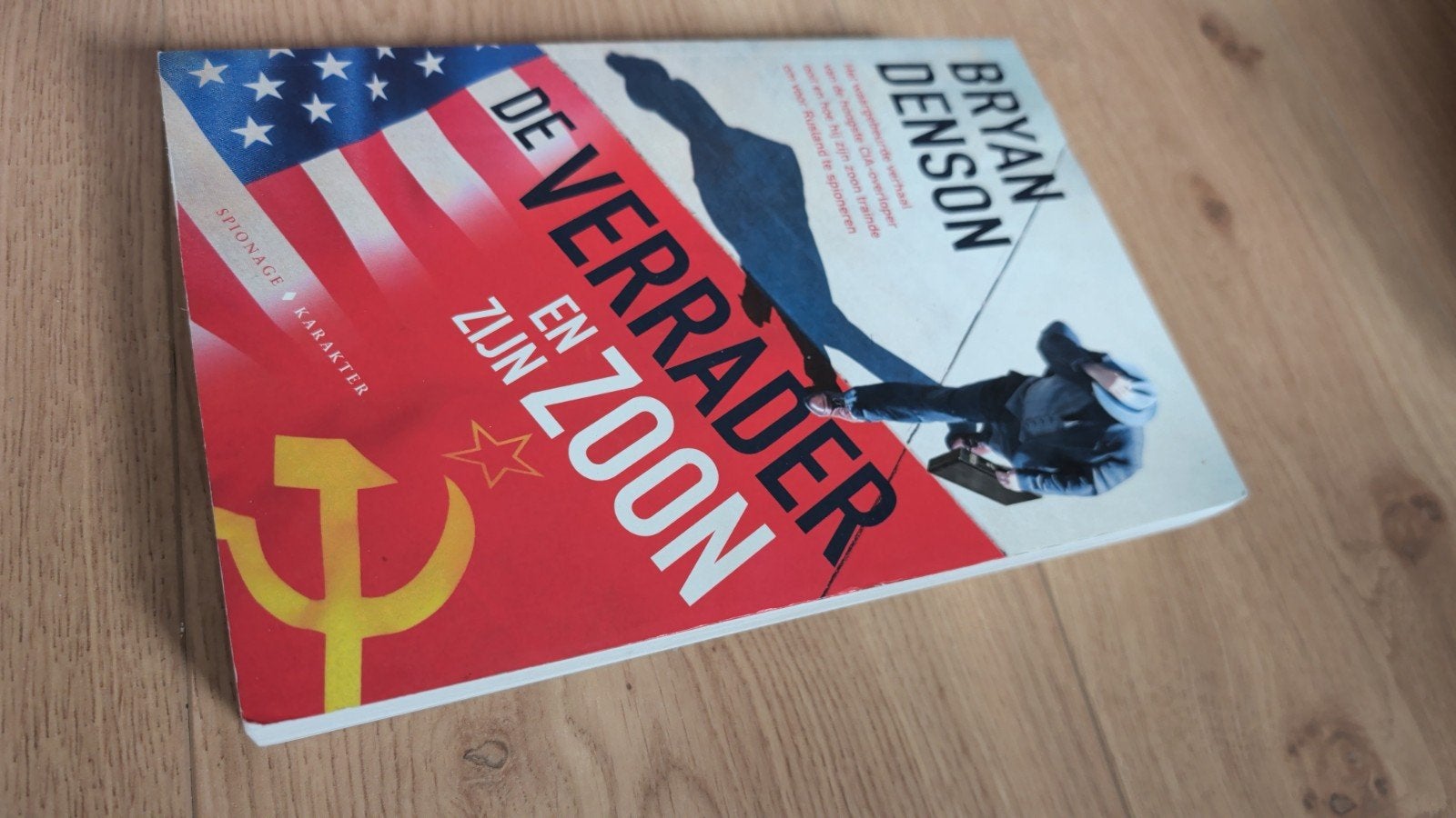 De Verrader en Zijn Zoon - Bryan Denson (Spionage), Ophalen of Verzenden, Gelezen