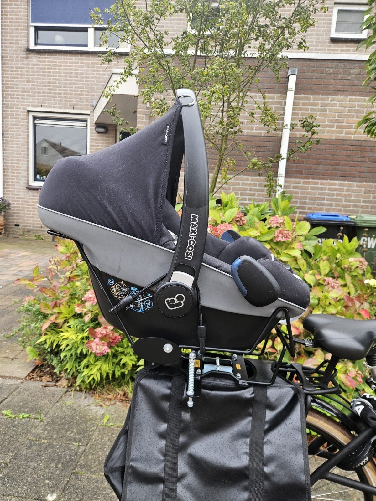 Maxi-Cosi fietsdrager voor baby autostoel van Steco, Fietsen en Brommers, Fietsaccessoires | Fietsstoeltjes, Ophalen, Achterzitje