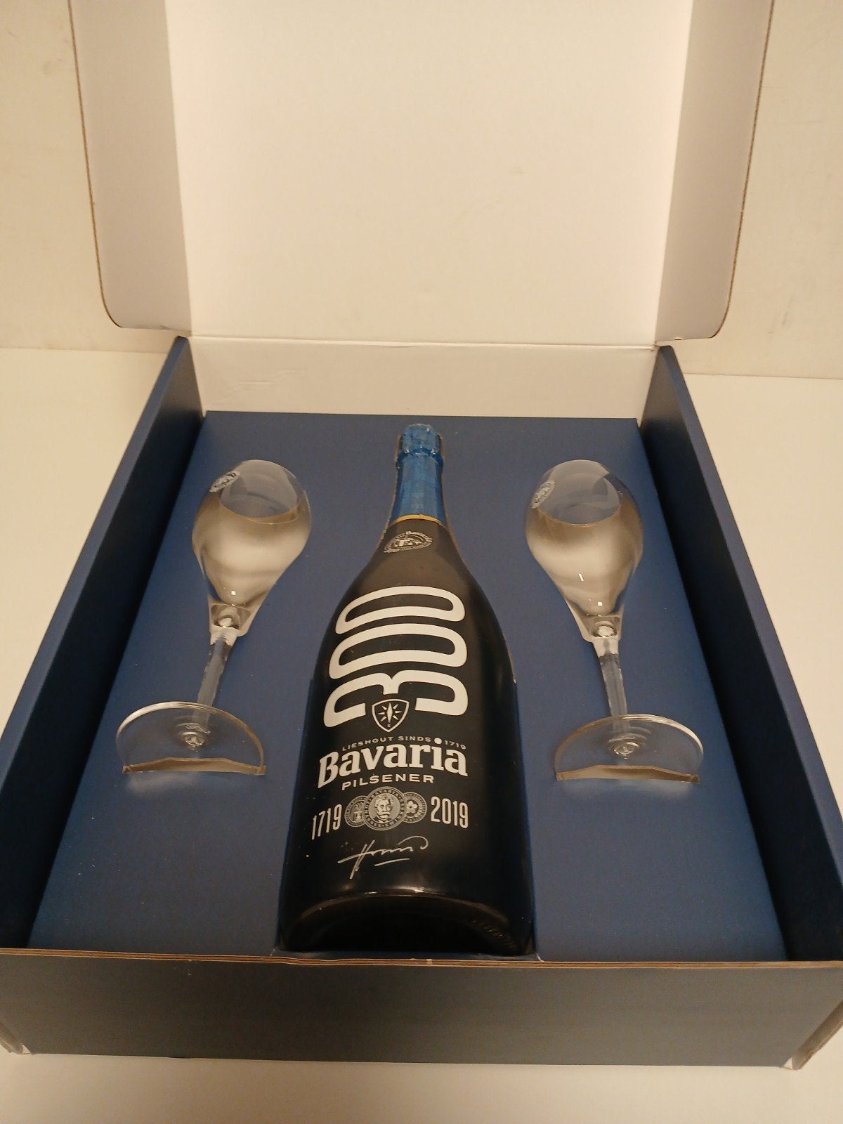 bavaria jubileum fles met glazen bavaria 300 jaar, Verzamelen, Biermerken, Ophalen of Verzenden, Zo goed als nieuw