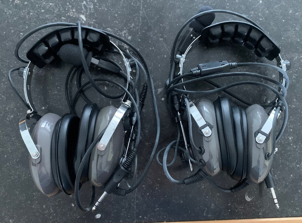 Te koop 2x Pilot PA 11-40 Headsets, Overige merken, Verstelbaar, Ophalen of Verzenden, Zo goed als nieuw