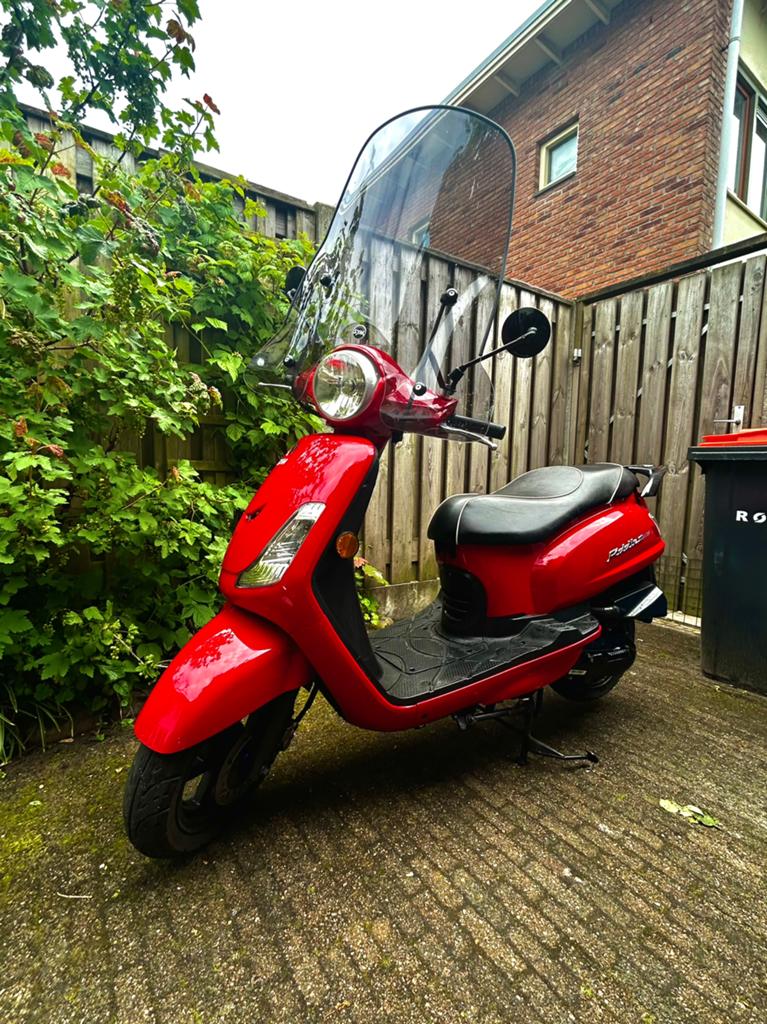 SYM FIDDLE 2 2013 Rood + 2 helmen en slot, Ophalen, Zo goed als nieuw, Benzine, Fiddle