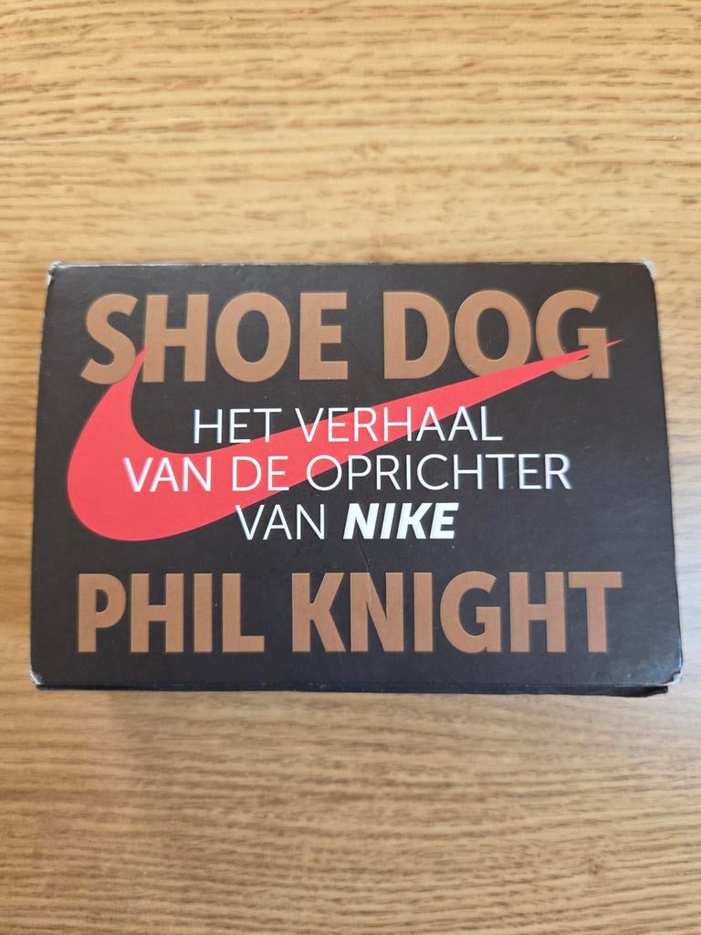 Phil Knight - Shoe Dog DL, Boeken, Ophalen of Verzenden, Gelezen, Phil Knight
