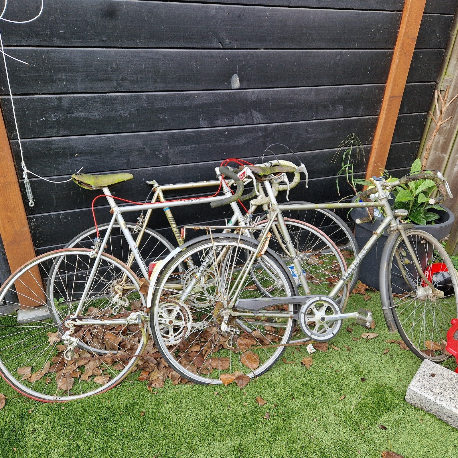 Oude racefietsen en stadsfietsen - opknappers, Ophalen