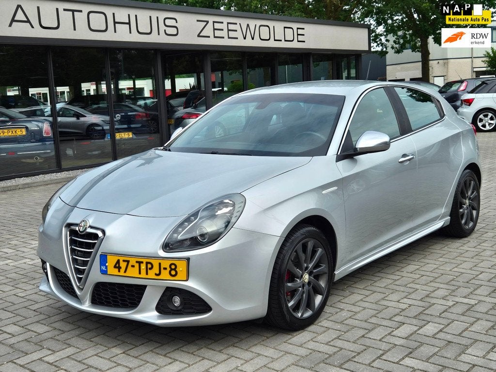 Alfa Romeo Giulietta 1.4 T Distinctive AUTOMAAT NAP!, Auto's, Alfa Romeo, Euro 5, 4 cilinders, Leder en Stof, Origineel Nederlands