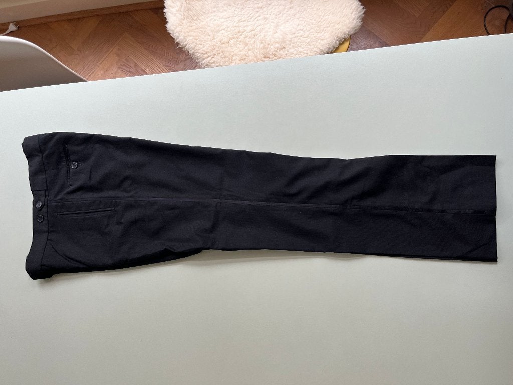 nette zwarte broek met glimmende streep zijkant, Kinderen en Baby's, Broek, Gebruikt, Jongen of Meisje, Ophalen of Verzenden