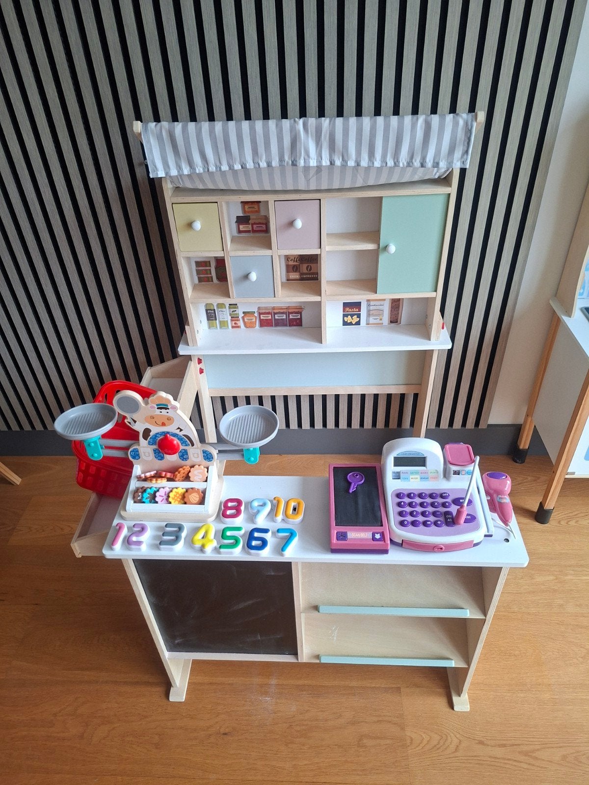 Houten speelgoedwinkel met kassa, Kinderen en Baby's, Speelgoed | Houten speelgoed, Ophalen, Zo goed als nieuw
